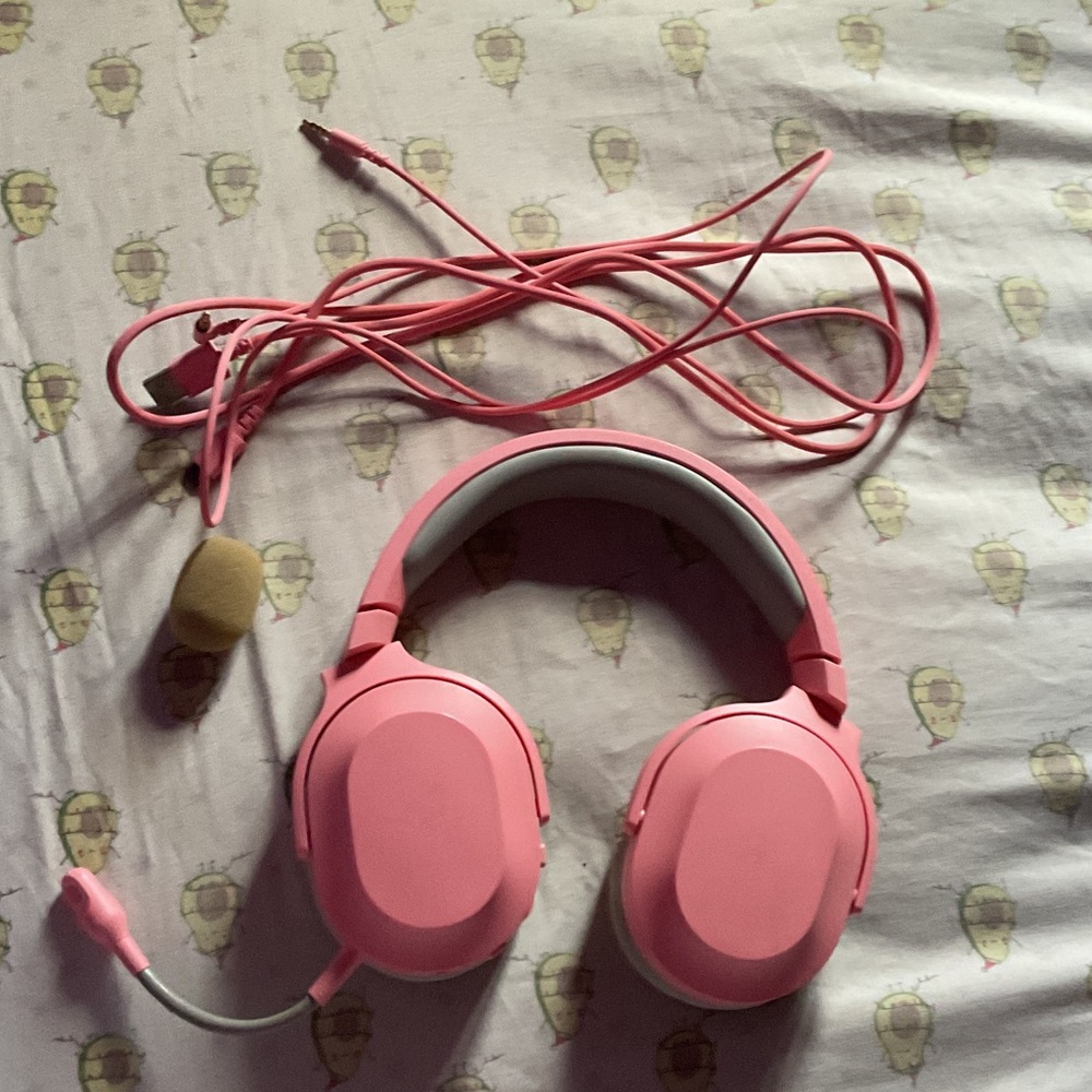 Razer Pink Over-Ear Headphones with Microphone